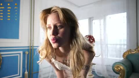 Eva online show from May 4, 2026, 1:12 am