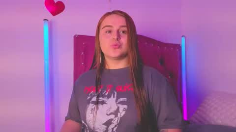 Snapshot of evy_orange1 chatting on October 14, 2025, 1:50 am EVY online show from October 14, 2025, 1:50 am