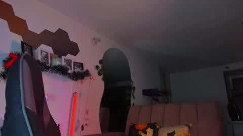 EVY online show from January 7, 2026, 2:14 am