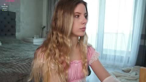 Snapshot of evymiuu chatting on April 28, 2026, 7:35 am Evy online show from April 28, 2026, 7:35 am