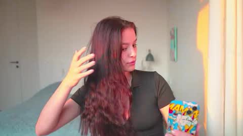 ewelynscott online show from November 7, 2025, 1:33 pm