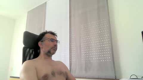 Snapshot of exhibit77 chatting on June 6, 2026, 9:25 am exhibit77 online show from June 6, 2026, 9:25 am