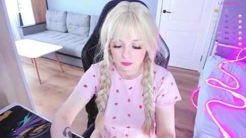  Amy  online show from April 7, 2026, 9:43 am