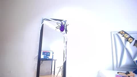 Snapshot of exotic_karmella chatting on October 27, 2025, 9:19 pm exotic_karmella online show from October 27, 2025, 9:19 pm