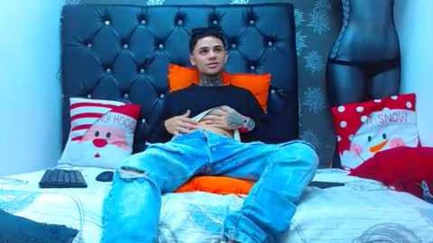 Snapshot of exotichot_couple chatting on December 24, 2024, 1:49 am exotichot_couple online show from December 24, 2024, 1:49 am