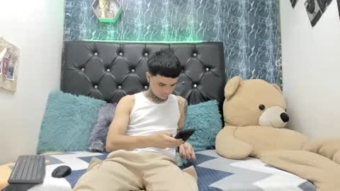 exotichot_couple online show from November 25, 2025, 10:43 pm