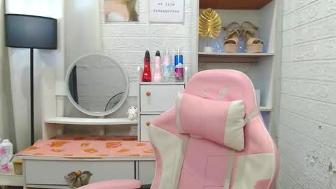 exotictssavie online show from October 20, 2025, 4:18 pm