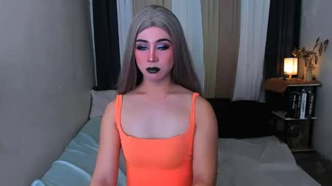 expensive_elise online show from May 4, 2026, 2:46 pm