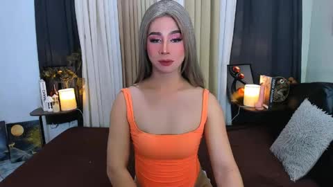 expensive_elise online show from May 10, 2026, 5:29 pm