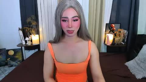 expensive_elise online show from May 14, 2026, 5:20 pm