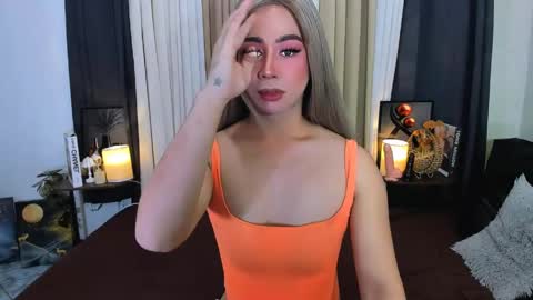 expensive_elise online show from May 15, 2026, 6:59 pm