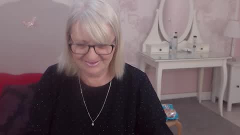 Snapshot of experiencedalana chatting on May 1, 2026, 10:25 pm Alana online show from May 1, 2026, 10:25 pm