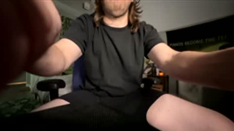 Snapshot of explosive_andyy chatting on February 17, 2026, 2:35 pm Explosivee andyy online show from February 17, 2026, 2:35 pm