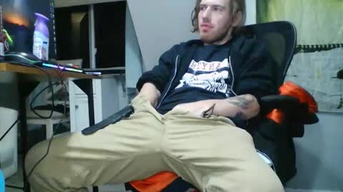 Snapshot of explosive_andyy chatting on May 6, 2026, 5:03 am Explosivee andyy online show from May 6, 2026, 5:03 am