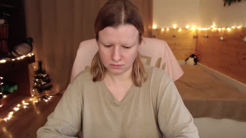 Crystal online show from February 3, 2025, 10:32 pm