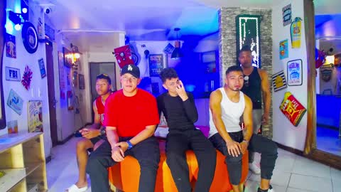 extrangers online show from December 3, 2024, 12:06 pm