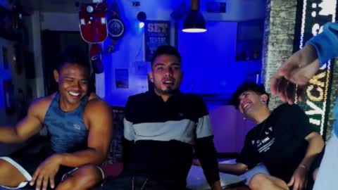 extrangers online show from December 21, 2024, 12:06 pm