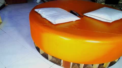 extrangers online show from January 25, 2025, 11:55 am