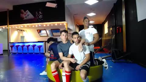 extrangers online show from February 15, 2025, 12:11 pm