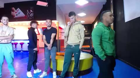 extrangers online show from February 26, 2025, 12:14 pm