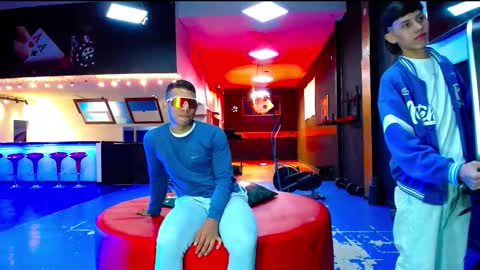 extrangers online show from September 12, 2025, 11:43 am