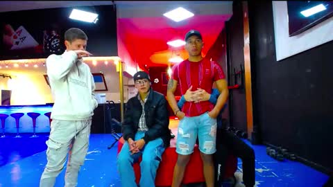 extrangers online show from September 13, 2025, 11:43 am