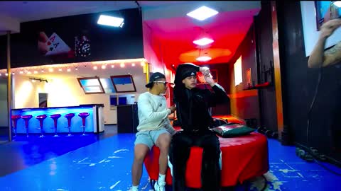 extrangers online show from September 20, 2025, 11:33 am