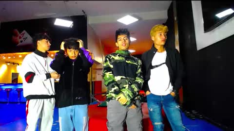 extrangers online show from October 7, 2025, 12:13 pm