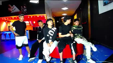 extrangers online show from October 18, 2025, 12:17 pm