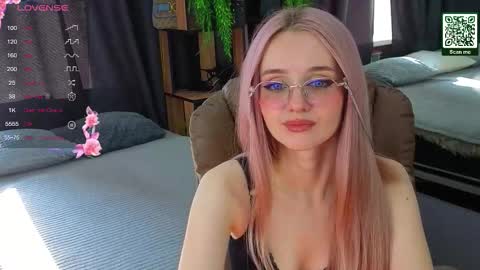 exxxcore_ online show from October 15, 2025, 3:50 am