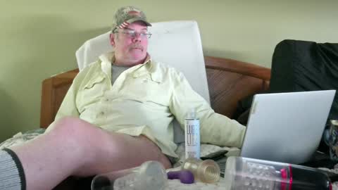 Snapshot of eyeswideshut63 chatting on December 22, 2024, 7:31 pm Eyeswideshut63 online show from December 22, 2024, 7:31 pm