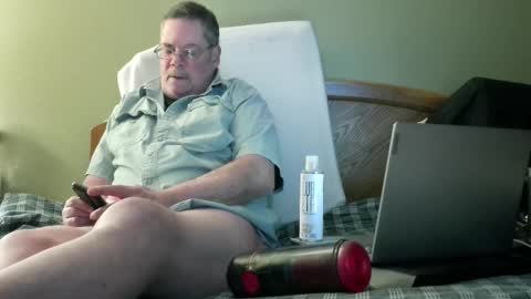 Snapshot of eyeswideshut63 chatting on February 12, 2025, 5:37 am Eyeswideshut63 online show from February 12, 2025, 5:37 am