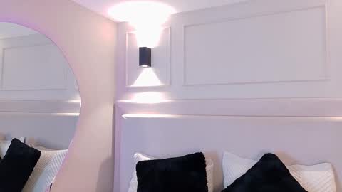 eymicooper online show from November 8, 2025, 7:45 pm