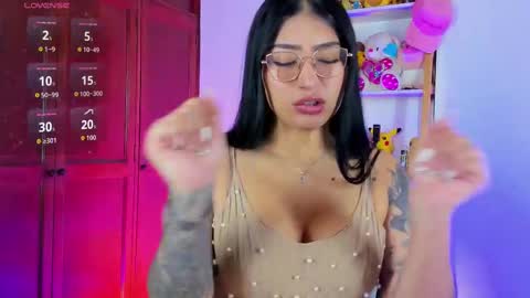 Snapshot of eymy_hadid_ chatting on September 29, 2025, 4:34 pm Emily online show from September 29, 2025, 4:34 pm