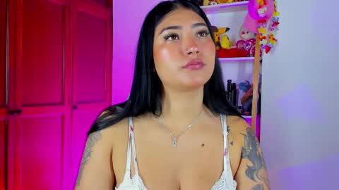 Snapshot of eymy_hadid_ chatting on October 10, 2025, 2:49 pm Emily online show from October 10, 2025, 2:49 pm