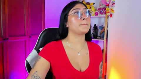 Snapshot of eymy_hadid_ chatting on October 28, 2025, 8:55 pm Emily online show from October 28, 2025, 8:55 pm