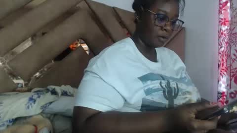 eyshaexotii online show from May 18, 2026, 2:01 pm