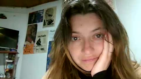 Snapshot of ezlngirl chatting on May 19, 2026, 10:49 pm Aimee online show from May 19, 2026, 10:49 pm