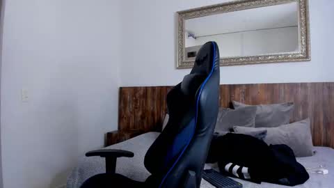Snapshot of ezzio_scolaro chatting on October 20, 2025, 1:44 pm Ezzio Scolaro online show from October 20, 2025, 1:44 pm
