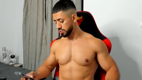 Snapshot of ezzio_scolaro chatting on October 24, 2025, 1:03 am Ezzio Scolaro online show from October 24, 2025, 1:03 am