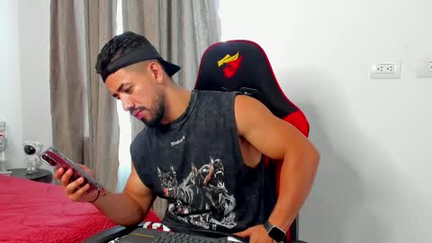 Ezzio Scolaro online show from February 8, 2026, 8:12 pm