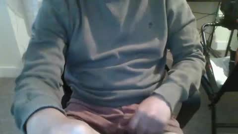 Snapshot of f2004_ chatting on April 15, 2026, 3:19 pm f2004_ online show from April 15, 2026, 3:19 pm