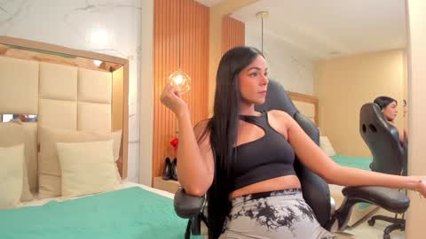  Fabi  online show from February 4, 2025, 10:02 pm