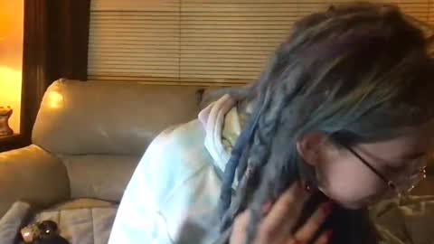 Fae online show from February 20, 2025, 11:42 am