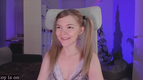 fairy_casey online show from December 16, 2024, 1:42 am