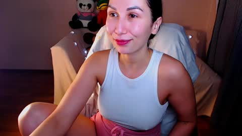 Elli  online show from January 18, 2025, 9:45 pm