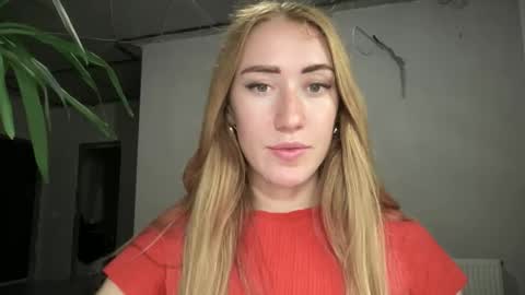fairy_face online show from September 8, 2025, 9:03 pm