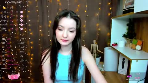 Kate online show from December 20, 2024, 1:43 pm