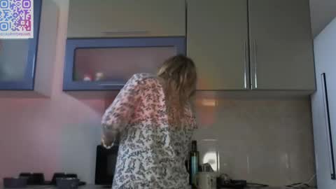 Arisha online show from March 5, 2025, 1:39 pm