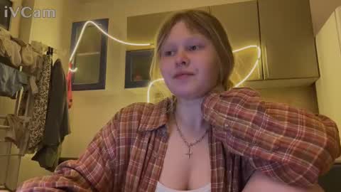 Arisha online show from November 14, 2025, 6:28 pm